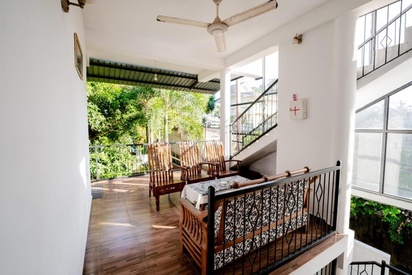 Suwani Pinnawala Homestay Exterior photo
