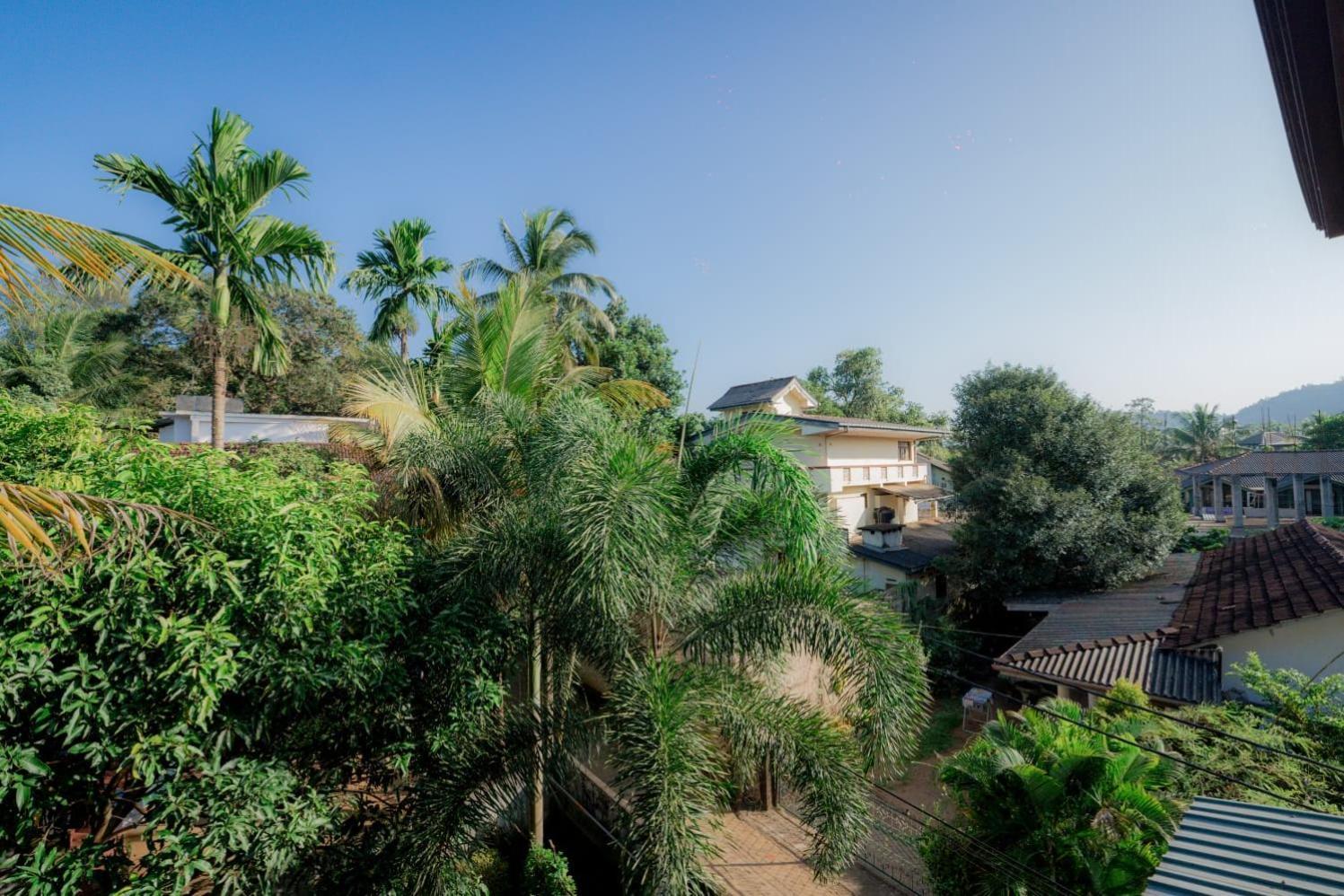 Suwani Pinnawala Homestay Exterior photo