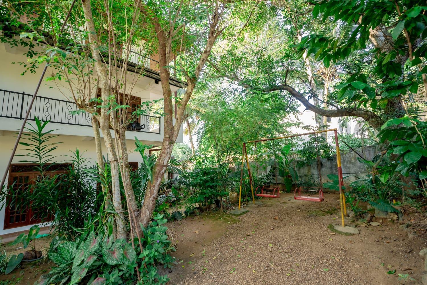 Suwani Pinnawala Homestay Exterior photo